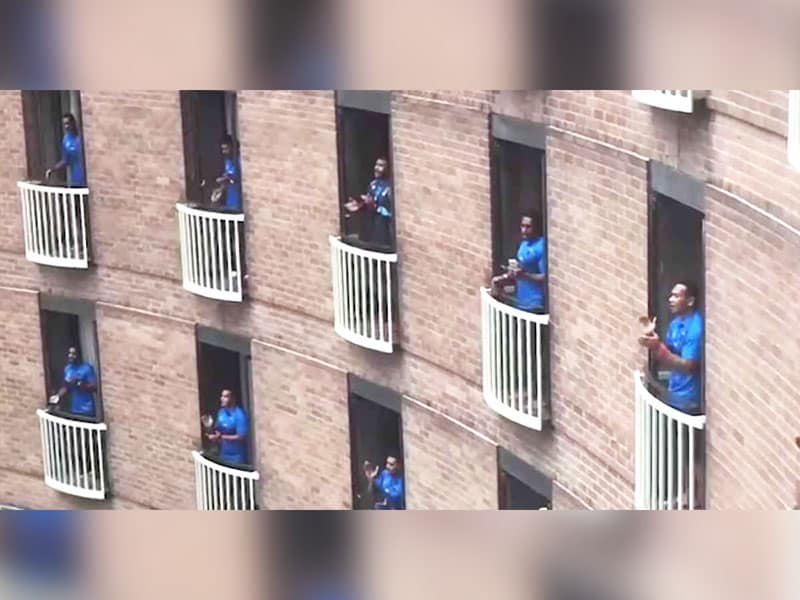 Rugby team sings Hymn